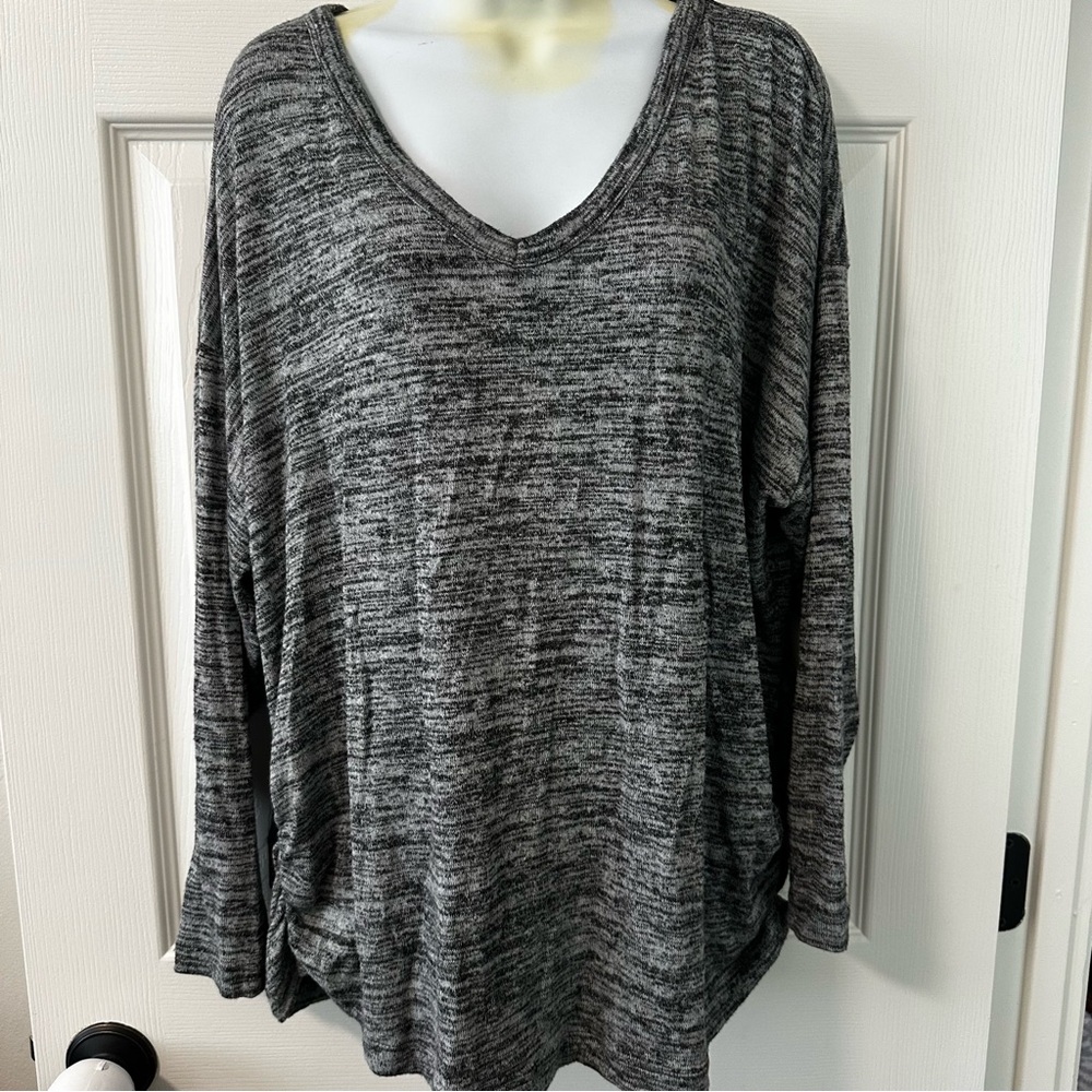Old Navy Maternity vneck gray sweater size XL